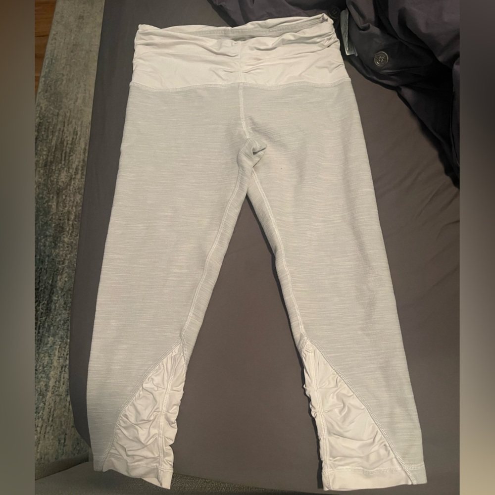 Lululemon Women's Light Gray Ruched Capris Leggings